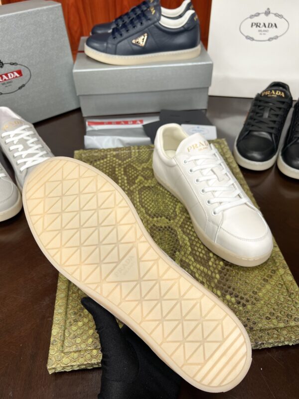sy_no_136711FF87369E866713A53F55BA6C5C_6 Prada Off-White Leather Metal-Triangle Vulcanized-Sole Sneaker