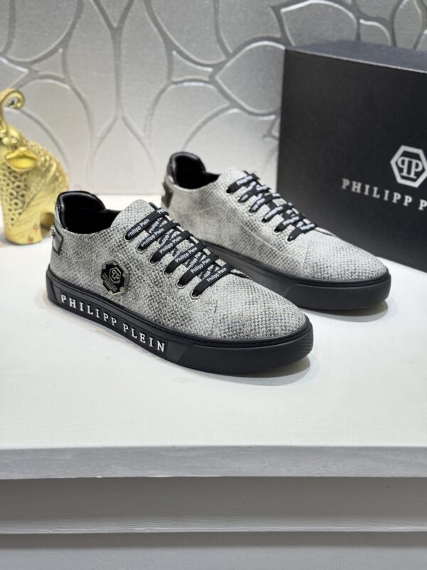 Philipp Plein Silver-Grey Crystal Hexagon-Logo Low-Top Sneaker