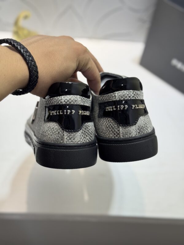 Philipp Plein Silver-Grey Crystal Hexagon-Logo Low-Top Sneaker