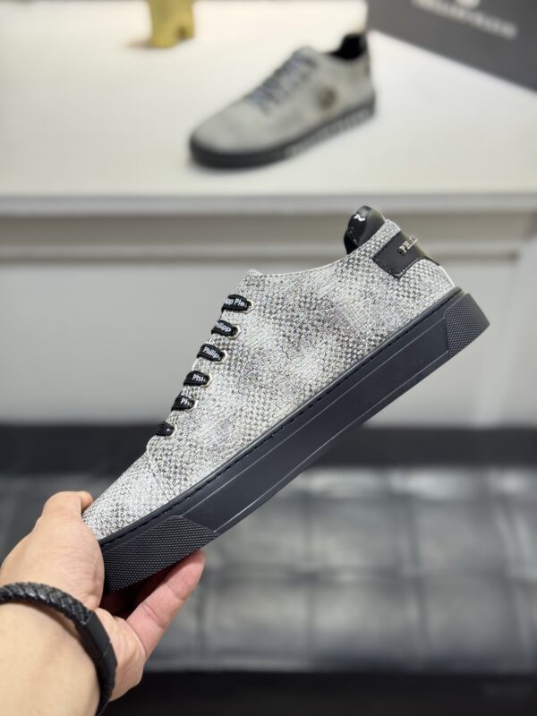 Philipp Plein Silver-Grey Crystal Hexagon-Logo Low-Top Sneaker