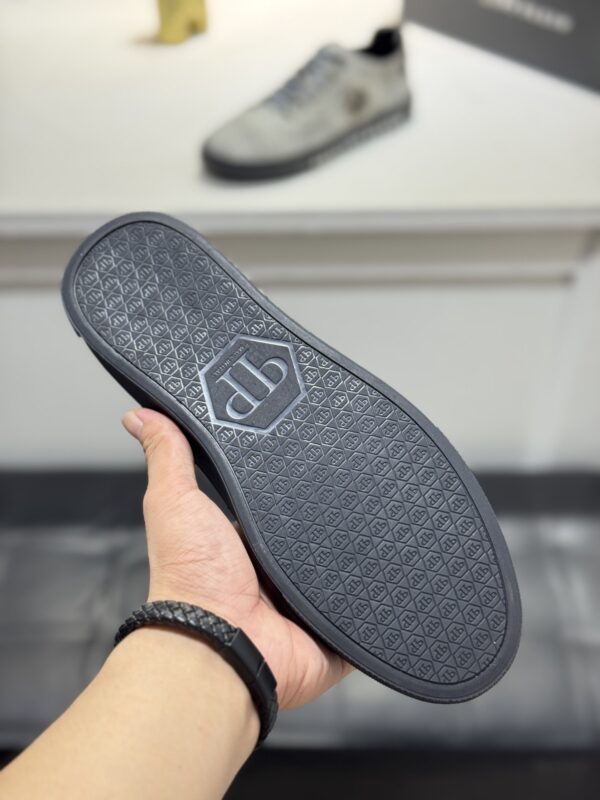 Philipp Plein Silver-Grey Crystal Hexagon-Logo Low-Top Sneaker
