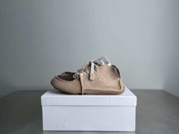 sy_no_19F7484BFA1552F6ADC0FA5F10AB3ECD_0 Dior Beige-Brown Suede Mesh Mid-Top Sneaker