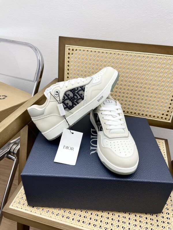 sy_no_1B926F5657BCFE3D39B531E9704BBDBC_0 Dior Off-White Leather Oblique Patch Low Sneaker