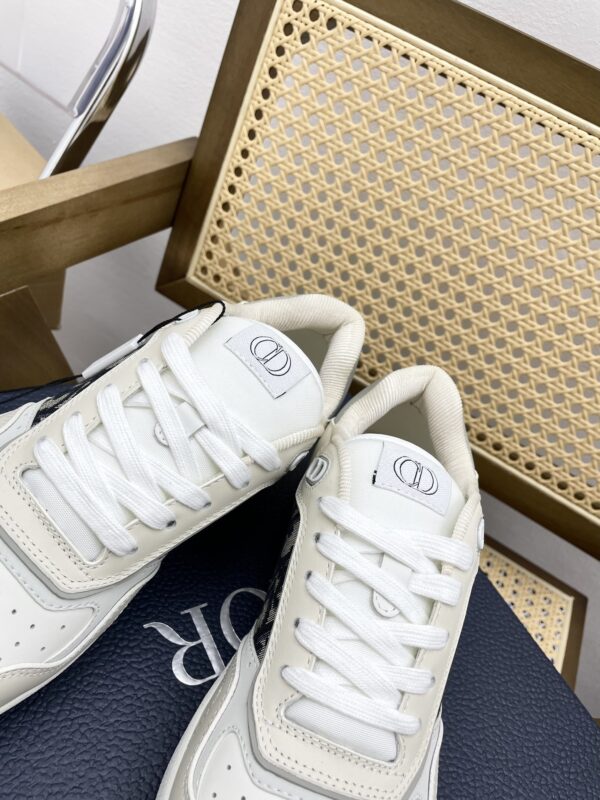 sy_no_1B926F5657BCFE3D39B531E9704BBDBC_3 Dior Off-White Leather Oblique Patch Low Sneaker