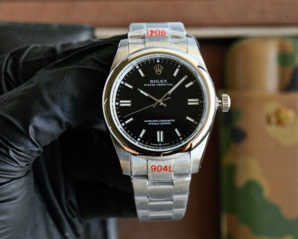 Rolex smooth bezel Oyster style permanent movement automatic mechanical movement women's watch
