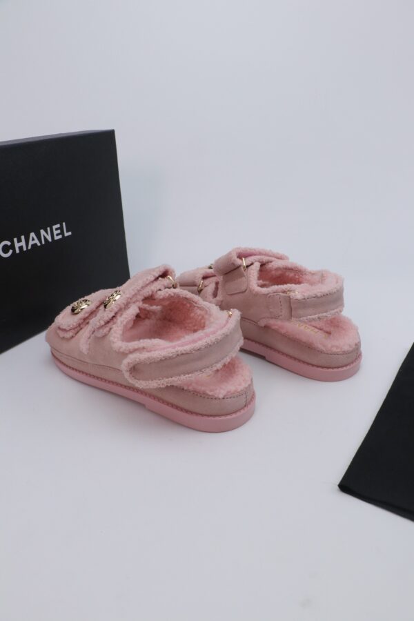 Chanel Shearling Sandal Baby-Pink