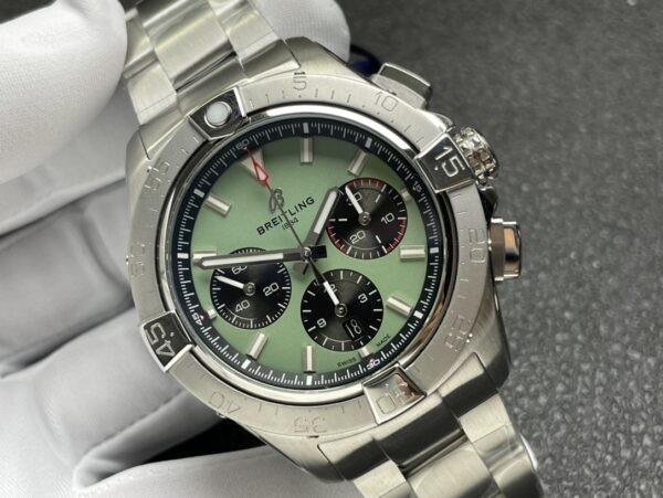 BREITLING Breitling Avenger series automatic mechanical movement men's watch Swiss watch 44mm green dial