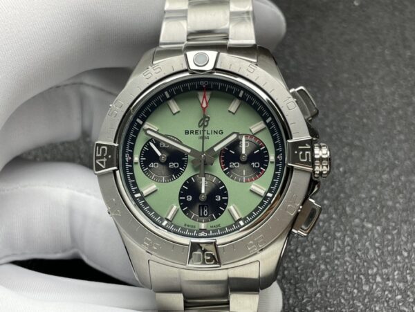 BREITLING Breitling Avenger series automatic mechanical movement men's watch Swiss watch 44mm green dial