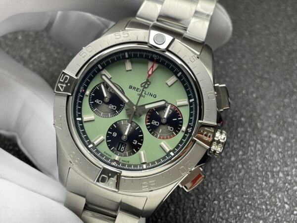 BREITLING Breitling Avenger series automatic mechanical movement men's watch Swiss watch 44mm green dial