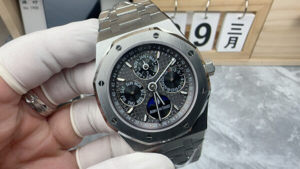sy_no_2510C33B72C134D6B5C88351EF1C7AD0_1 AUDEMARS PIGUET Audemars Piguet Royal Oak Series Automatic Mechanical Movement Grey Dial Titanium Case