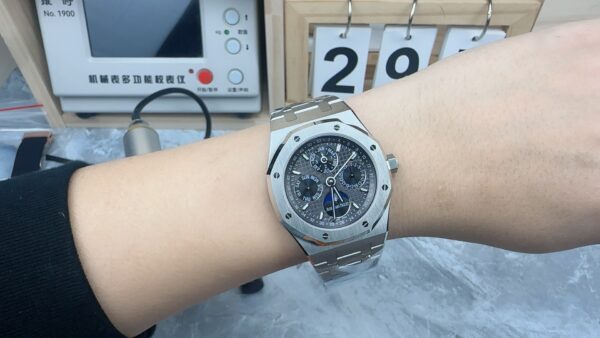 sy_no_2510C33B72C134D6B5C88351EF1C7AD0_5 AUDEMARS PIGUET Audemars Piguet Royal Oak Series Automatic Mechanical Movement Grey Dial Titanium Case