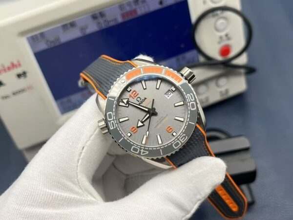 Omega Seamaster Series Marine Universe Automatic Mechanical Movement Waterproof Men's Automatic Mechanical Watch Grey Dial Titanium Case Rubber Strap