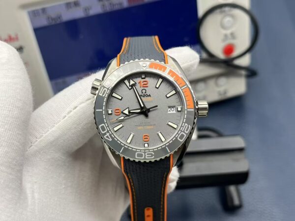 Omega Seamaster Series Marine Universe Automatic Mechanical Movement Waterproof Men's Automatic Mechanical Watch Grey Dial Titanium Case Rubber Strap