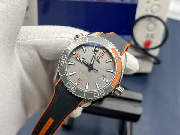 Omega Seamaster Series Marine Universe Automatic Mechanical Movement Waterproof Men's Automatic Mechanical Watch Grey Dial Titanium Case Rubber Strap