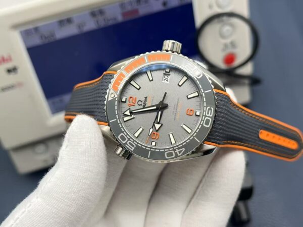 Omega Seamaster Series Marine Universe Automatic Mechanical Movement Waterproof Men's Automatic Mechanical Watch Grey Dial Titanium Case Rubber Strap