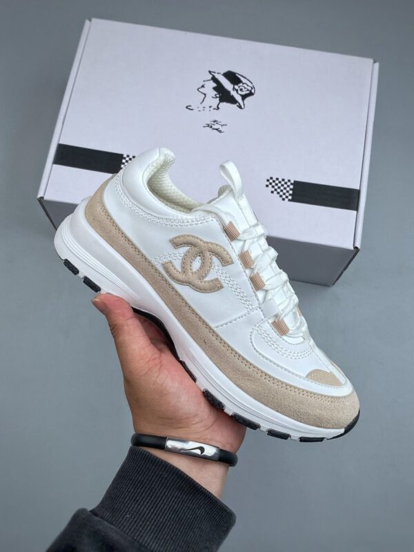 sy_no_2842FA0017B6E4AFBFDE1F9242B8EA3A_0 Chanel White-Beige Mixed-Material Low-Top Sneaker with Suede and CC Logo