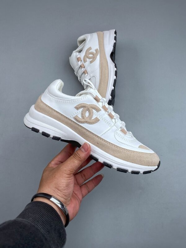 sy_no_2842FA0017B6E4AFBFDE1F9242B8EA3A_3 Chanel White-Beige Mixed-Material Low-Top Sneaker with Suede and CC Logo