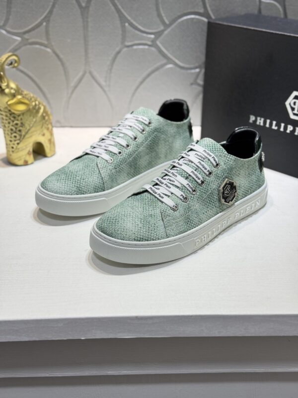 sy_no_296018801B8FCDD472B5D2EC89A7E411_1 Philipp Plein Mint Green Crystal Hexagon-Logo Low-Top Sneaker