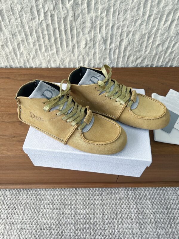 sy_no_2A10382778DEDC6C21330CEC4216E503_1 Dior Gold Shimmer Suede Mid-Top Sneaker