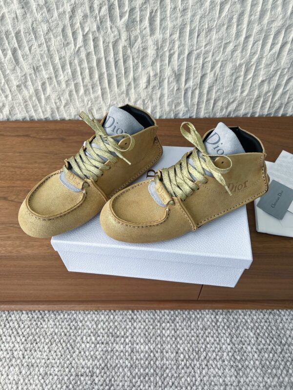 sy_no_2A10382778DEDC6C21330CEC4216E503_2 Dior Gold Shimmer Suede Mid-Top Sneaker