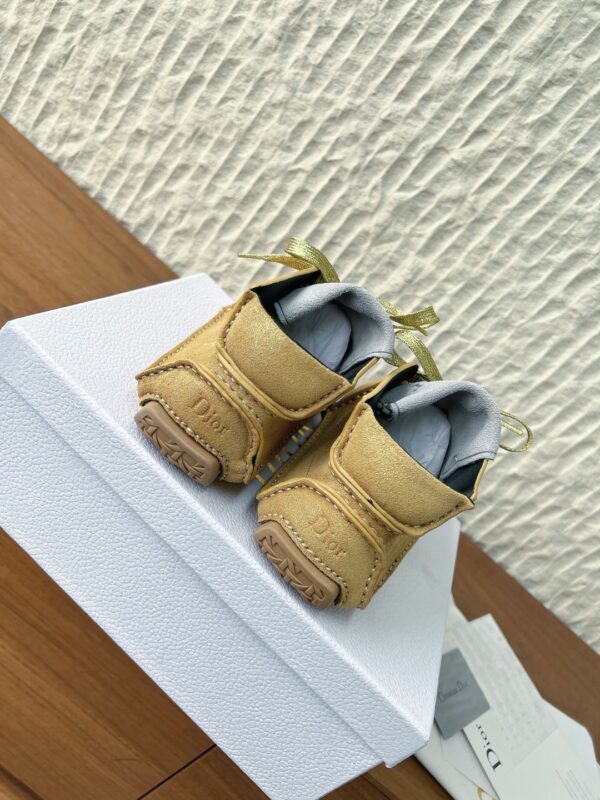 sy_no_2A10382778DEDC6C21330CEC4216E503_4 Dior Gold Shimmer Suede Mid-Top Sneaker