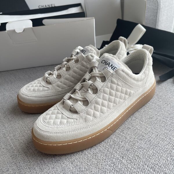 sy_no_2A9E31A44CC341CA626C5368612FB904_0 Chanel Beige Quilted Suede Low-Top Sneaker Beige-Quilted-Sneaker