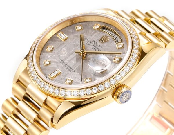 sy_no_2AC31B0F89AD43F7CEFE2578A6E84CF9_1 ROLEX Rolex with diamond studded K-gold calendar type automatic mechanical movement date display gold dial