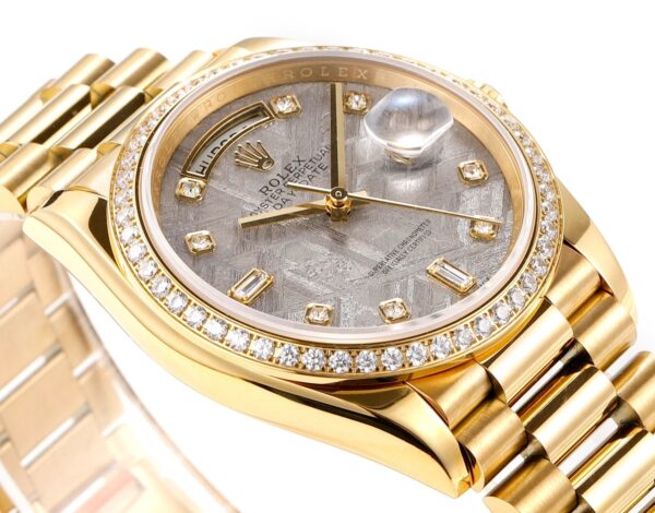 sy_no_2AC31B0F89AD43F7CEFE2578A6E84CF9_3 ROLEX Rolex with diamond studded K-gold calendar type automatic mechanical movement date display gold dial