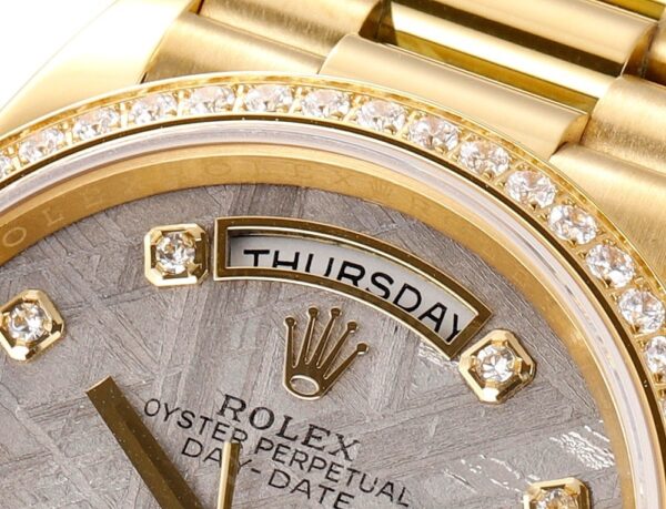 sy_no_2AC31B0F89AD43F7CEFE2578A6E84CF9_4 ROLEX Rolex with diamond studded K-gold calendar type automatic mechanical movement date display gold dial