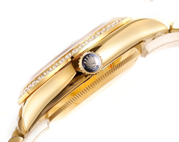 sy_no_2AC31B0F89AD43F7CEFE2578A6E84CF9_5 ROLEX Rolex with diamond studded K-gold calendar type automatic mechanical movement date display gold dial