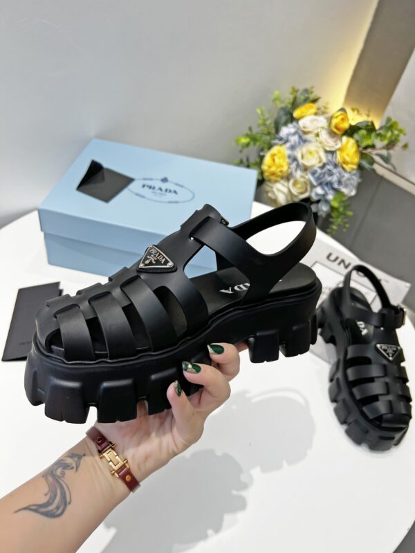 sy_no_2E421CEF8F068595925F6800E09AA7E1_2 Prada Black Rubber Weave Triangle Tread Platform Sandal