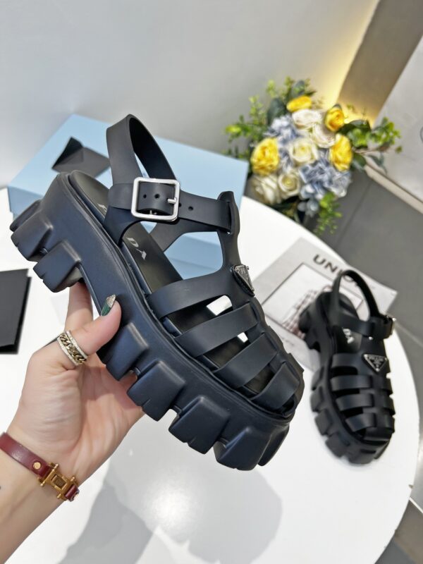 sy_no_2E421CEF8F068595925F6800E09AA7E1_4 Prada Black Rubber Weave Triangle Tread Platform Sandal