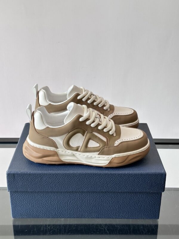 sy_no_30E820DF88AFFBF246900F28C1597410_0 Dior Khaki-White Leather CD Logo Low-Top Sneaker