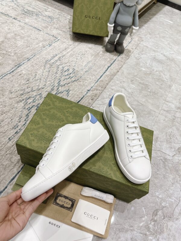 sy_no_313907CC2454D26E73E3605B98B84DA3_5 Gucci White Leather Low-Top Sneaker with Snake-Effect Interlocking G and Blue Heel Detail