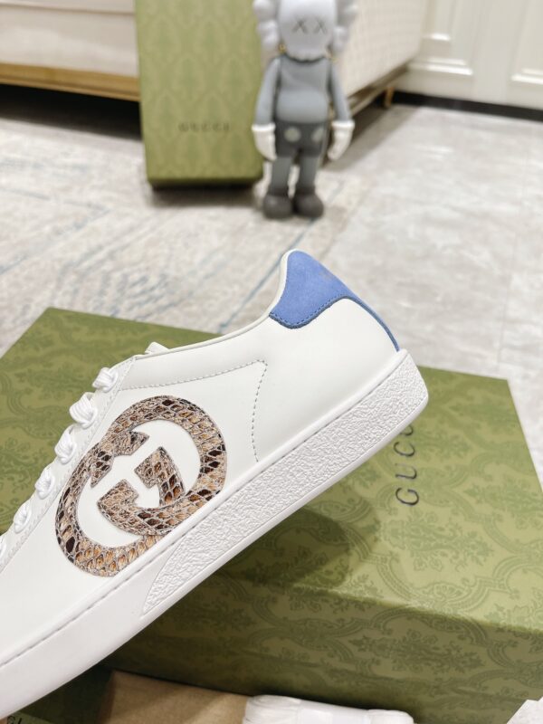 sy_no_313907CC2454D26E73E3605B98B84DA3_6 Gucci White Leather Low-Top Sneaker with Snake-Effect Interlocking G and Blue Heel Detail