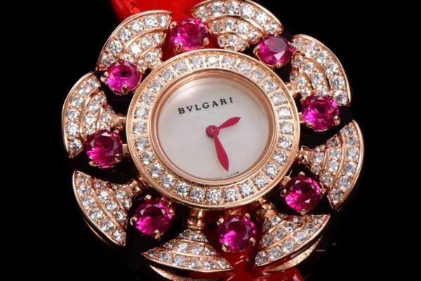 BVLGARI DIVAS'DREAM series watches with quartz movement and crocodile leather strap 33mm