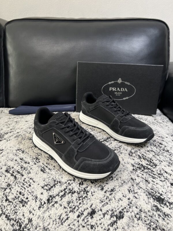sy_no_360991EA1B5941907D6D726F29671CD6_0 Prada Black Suede Mesh-Spliced Triangle Logo Low-Top Sneaker