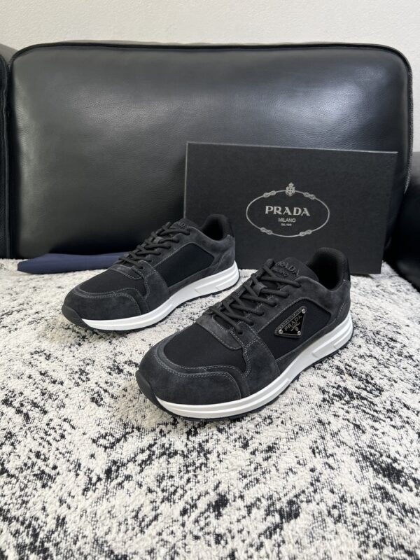 sy_no_360991EA1B5941907D6D726F29671CD6_1 Prada Black Suede Mesh-Spliced Triangle Logo Low-Top Sneaker