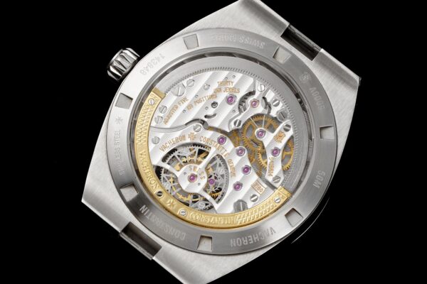 sy_no_363ED063D2171FE60AAFEFBAEC43ACAD_8 Vacheron Constantin's Four Seas series OVERSEAS automatic mechanical movement features a red dial and titanium strap.