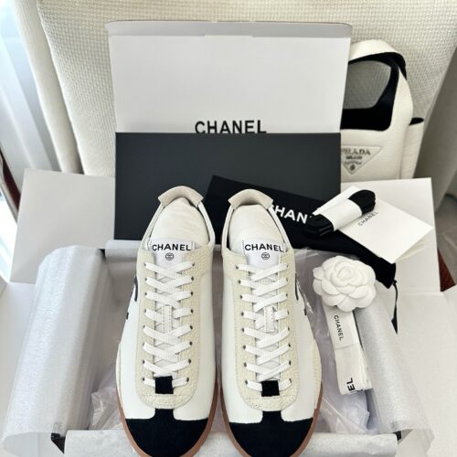 Chanel White and Black Cap-Toe Low-Top Sneaker with Suede Detailing