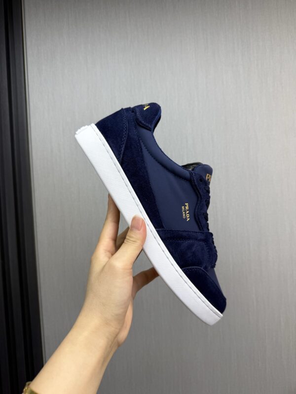 sy_no_3C5D9B0F6916A0FE0EB25475ADF45197_1 Prada Navy Suede Nylon Low-Top Casual Sneaker