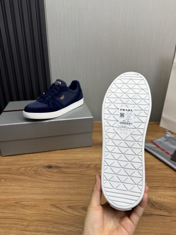 sy_no_3C5D9B0F6916A0FE0EB25475ADF45197_9 Prada Navy Suede Nylon Low-Top Casual Sneaker