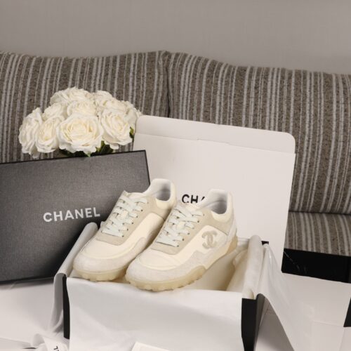 sy_no_3C8BFF69774719A5E38404402133AFE9_0 Chanel Beige and Off-White Mixed Material Low-Top Sneaker with Suede and CC Logo