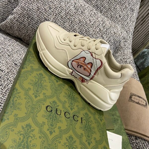 sy_no_3CAEFAC87239523EB793FEB21859A97A_0 Gucci Off-White Chunky Sneaker with Cute Cartoon Dog Graphic