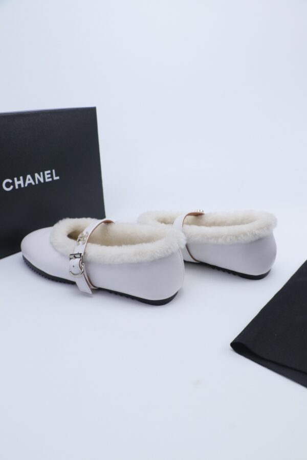 sy_no_4302D42A03D18C9A51718F1493D888D3_1 Chanel Fur-Trim Mary Jane Pure-White