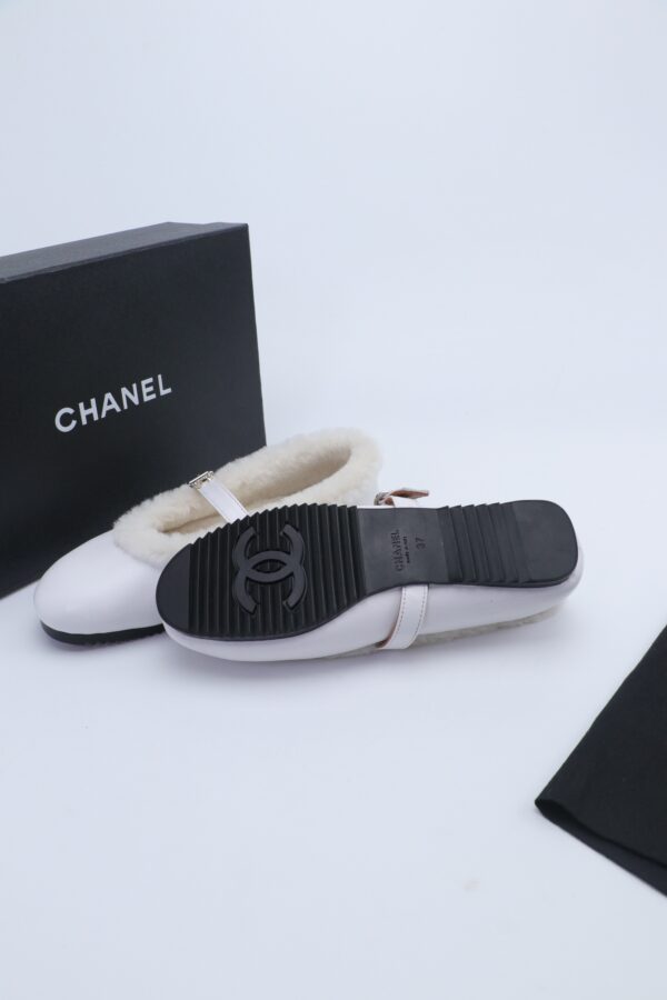 sy_no_4302D42A03D18C9A51718F1493D888D3_2 Chanel Fur-Trim Mary Jane Pure-White