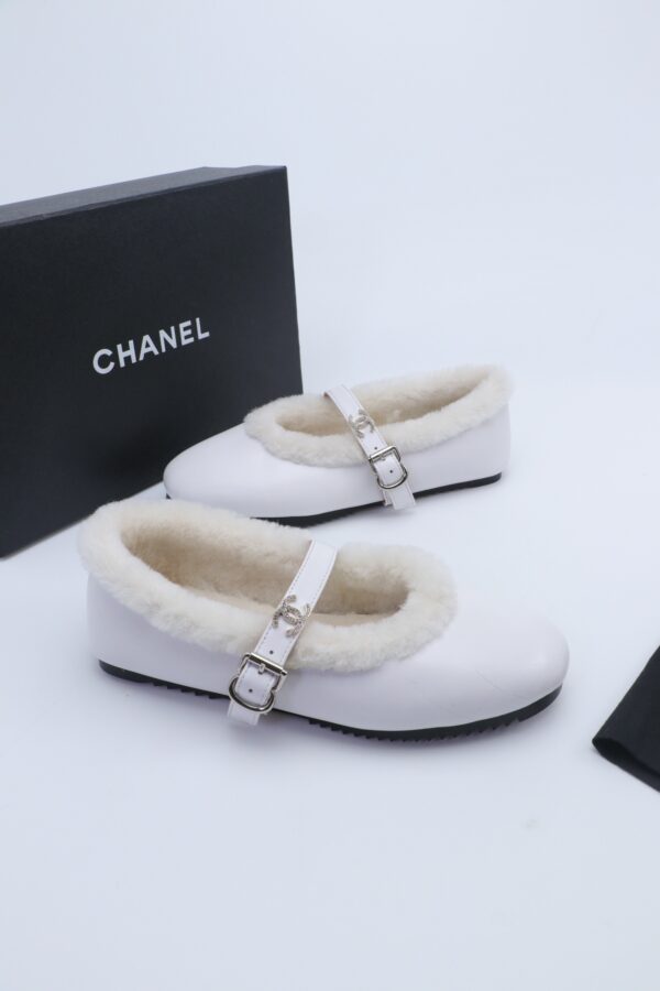 sy_no_4302D42A03D18C9A51718F1493D888D3_4 Chanel Fur-Trim Mary Jane Pure-White
