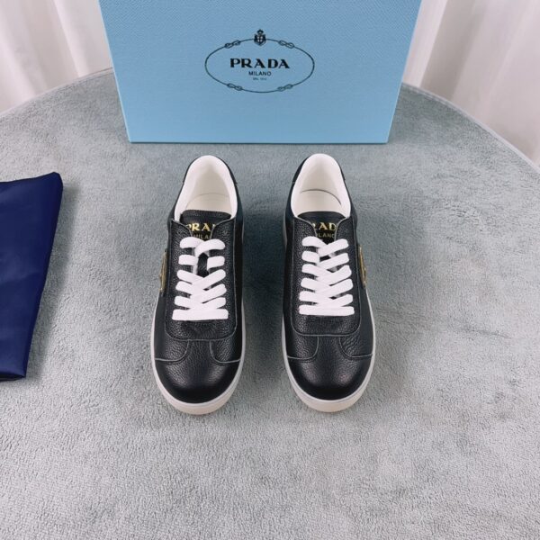 sy_no_45E3DCAE2167EC451841E6FA4E92B944_0 Prada Black Saffiano Leather Triangle Logo Low-Top Sneaker
