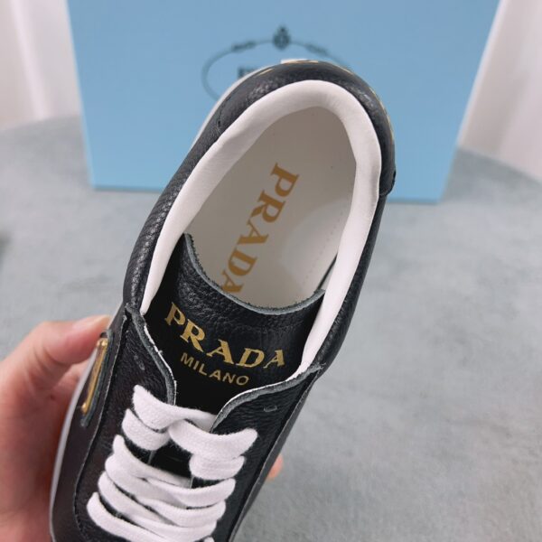 sy_no_45E3DCAE2167EC451841E6FA4E92B944_5 Prada Black Saffiano Leather Triangle Logo Low-Top Sneaker
