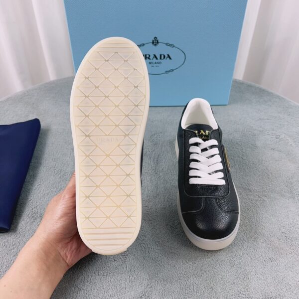 sy_no_45E3DCAE2167EC451841E6FA4E92B944_8 Prada Black Saffiano Leather Triangle Logo Low-Top Sneaker